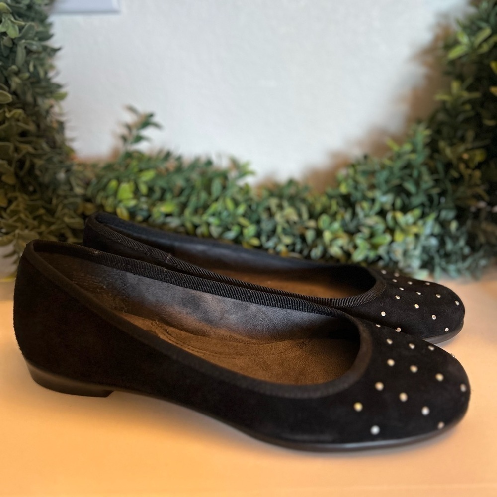 Aerosoles 8 1/2 black flats with silver studs
